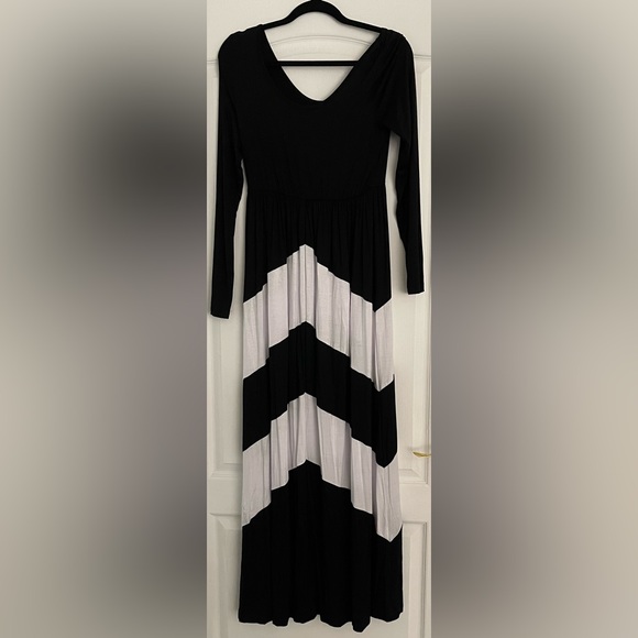 Dresses & Skirts - NWOT Stylish long dress